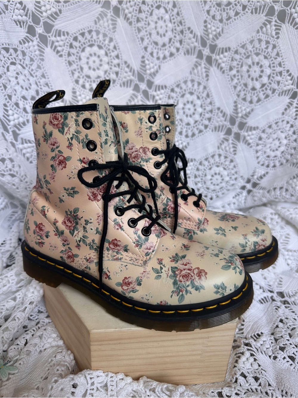 Rare Dr. Martens 1460 Vintage Rose Cream Floral Leather Boots Size 7 Good Cond.